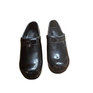 Bjorndal Ally Black Patent Leather Nursing Clogs Size 7 136217 Women’s EUC
